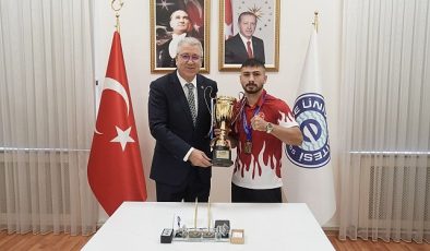 Egeli milli sporcu Ali Ataberk Gürbüzcan,  Avrupa Şampiyonu oldu